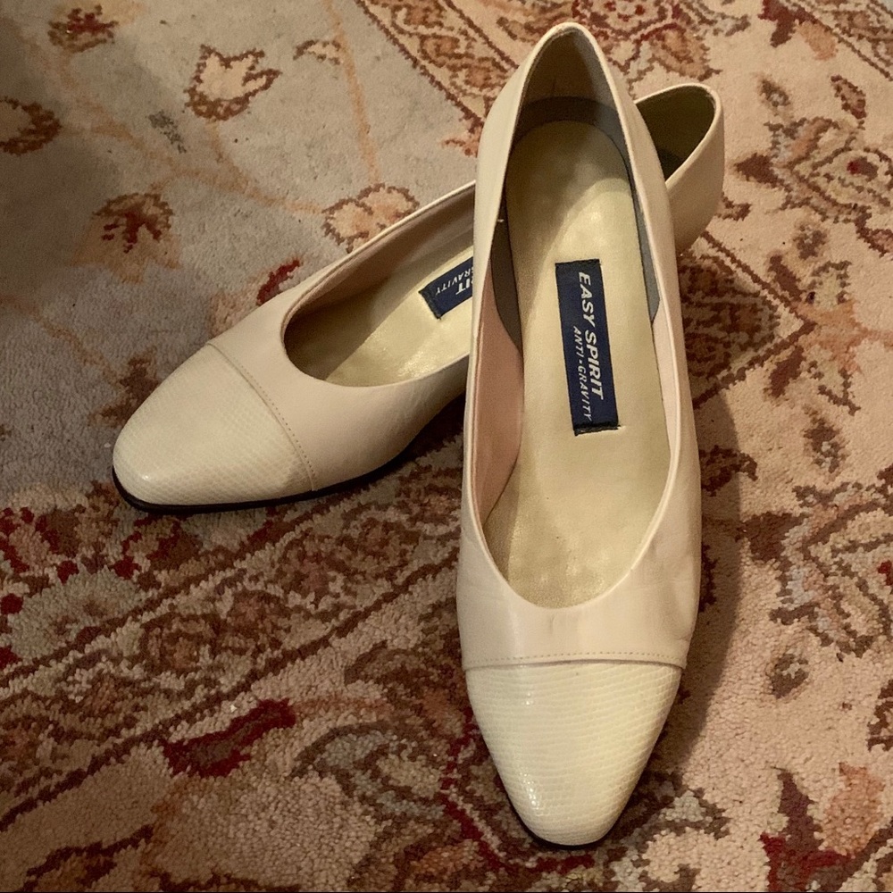 EASY SPIRIT “anti-gravity” woman’s pumps